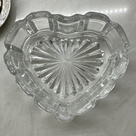 Vintage MCM Heart Shape Silver and Glass Trinket Jewelry Box Candy Dish 3.5 in - Picture 7 of 10
